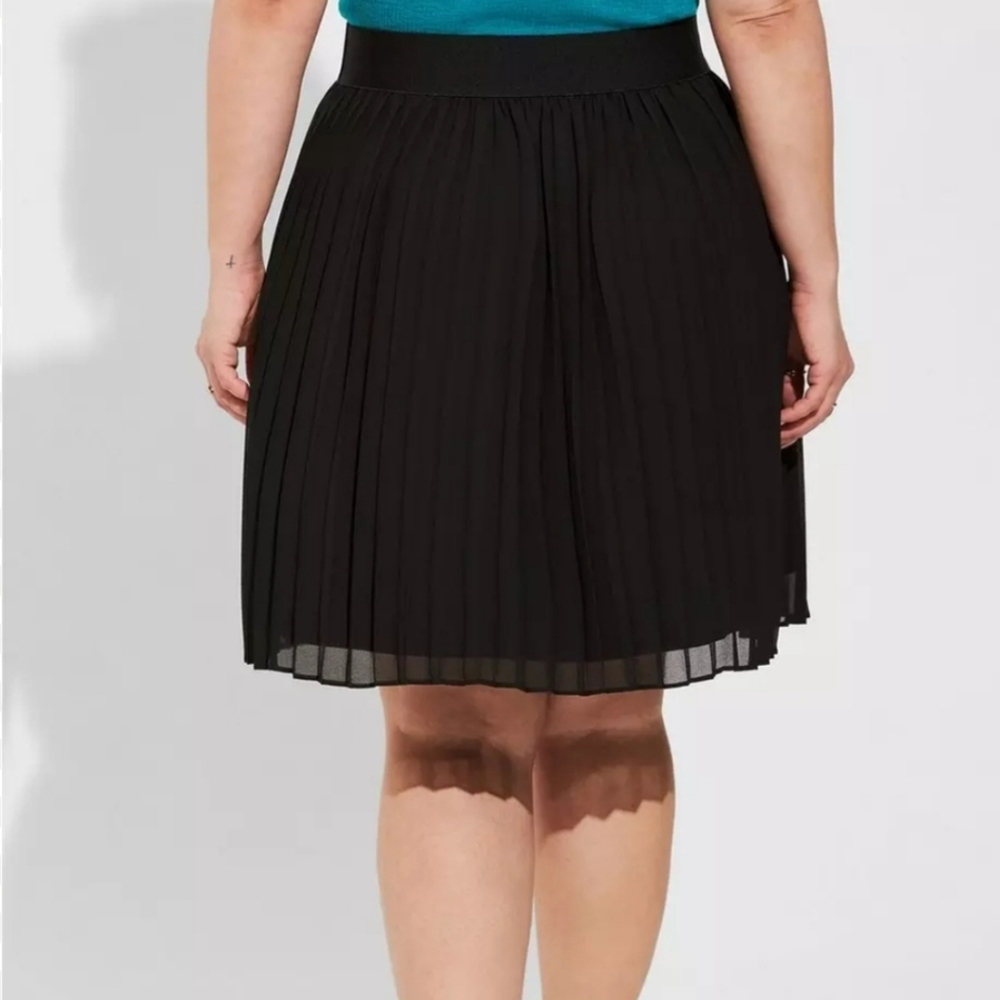 Torrid Black Knee-Length Skater Skirt - Picture 2 of 7